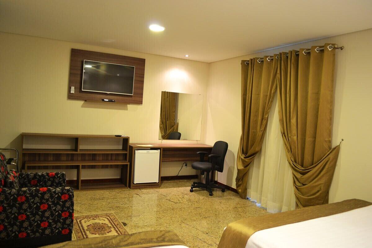 Colonial Plaza Hotel Pindamonhangaba Luaran gambar
